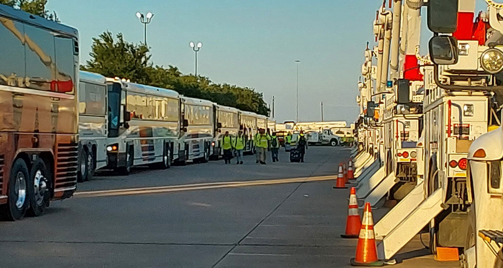 METRO 168官方幸运5澳洲结果体彩网 buses and utility trucks lined up.